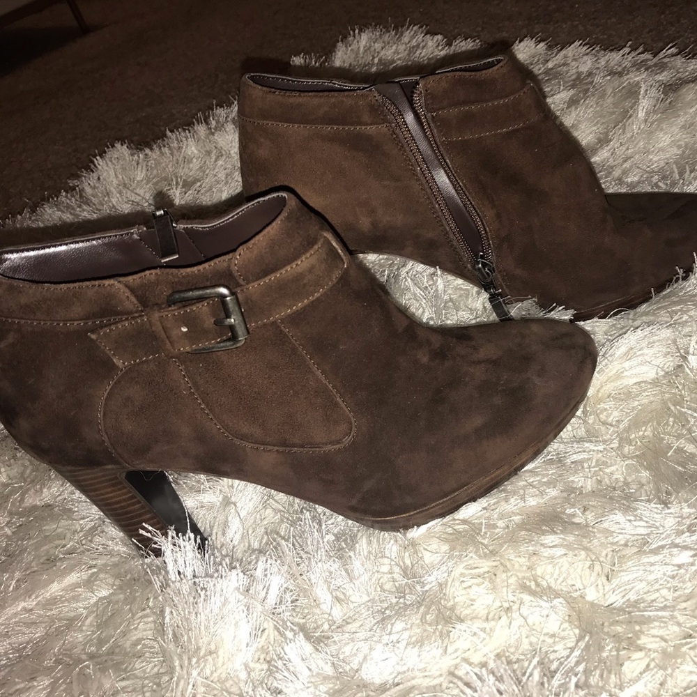 Brown high heel Ankle Bootie size 8…